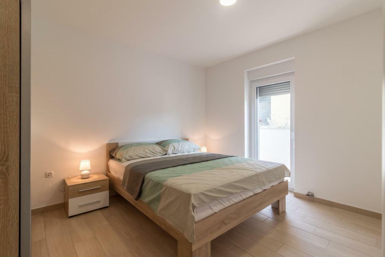 Apartments Mira Pula Extérieur photo