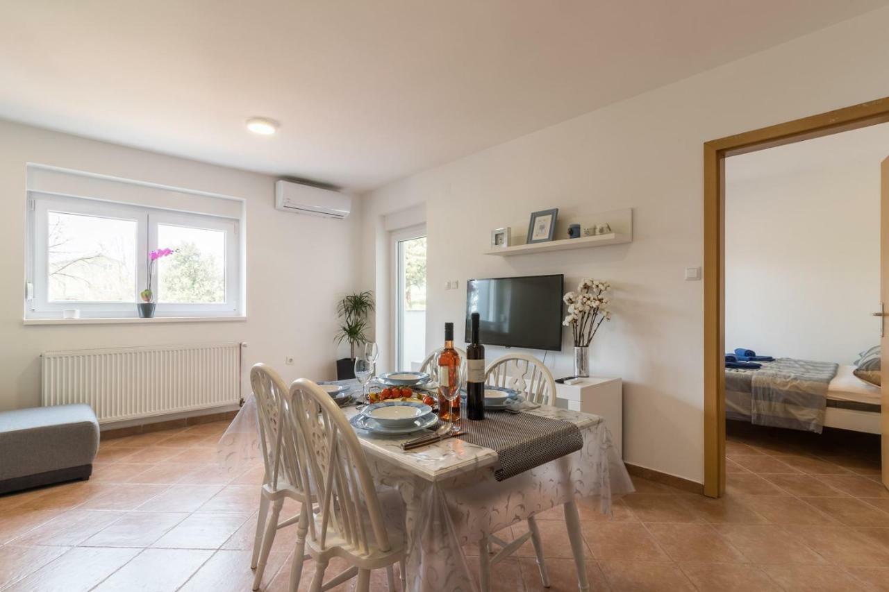 Apartments Mira Pula Extérieur photo