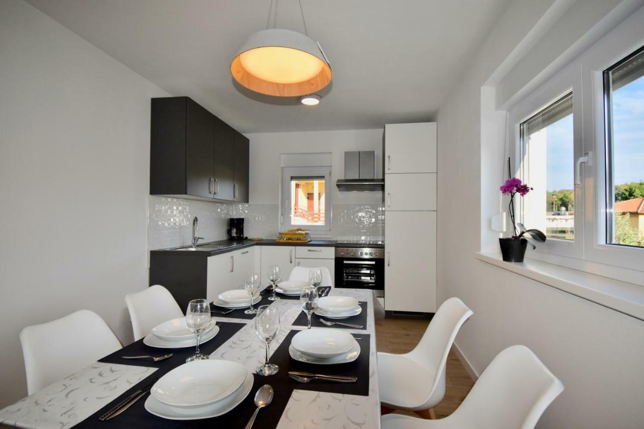 Apartments Mira Pula Extérieur photo