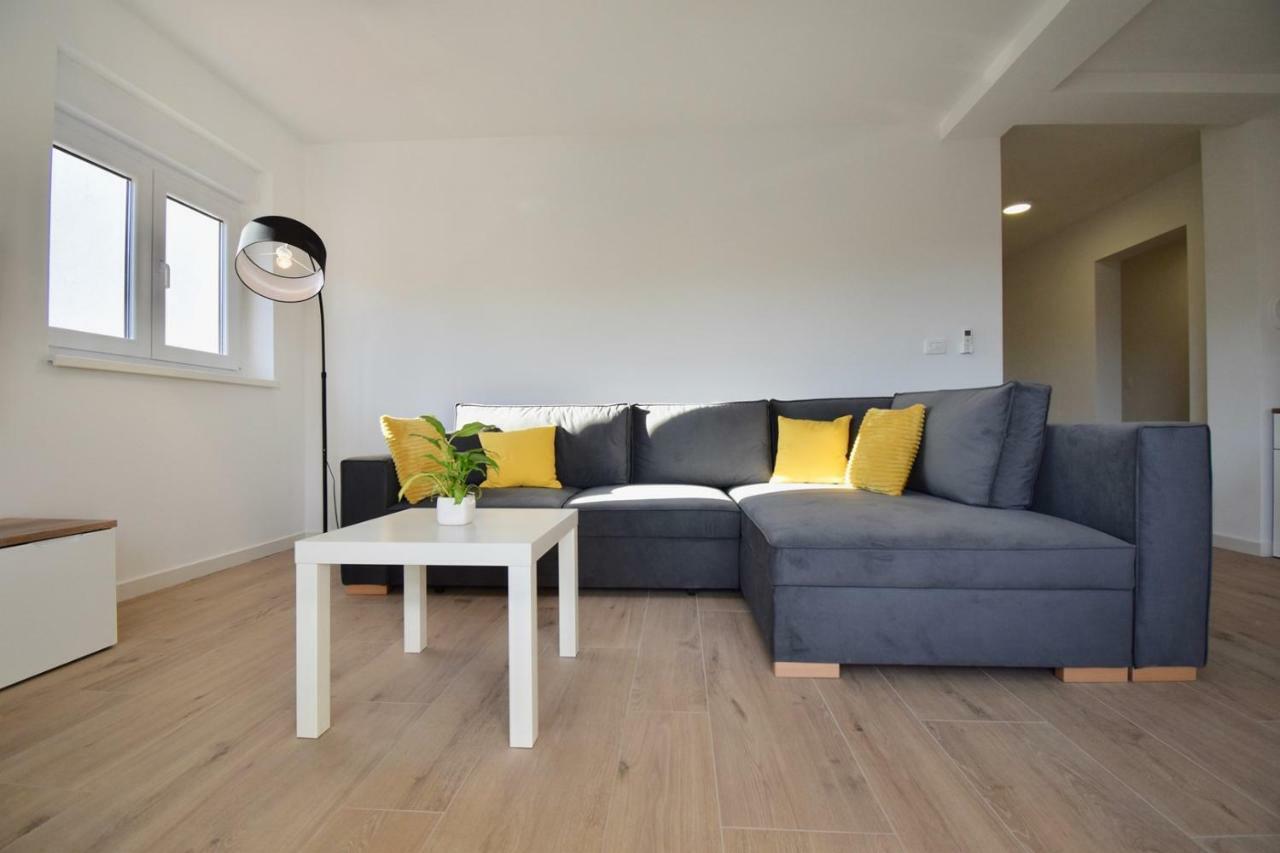 Apartments Mira Pula Extérieur photo